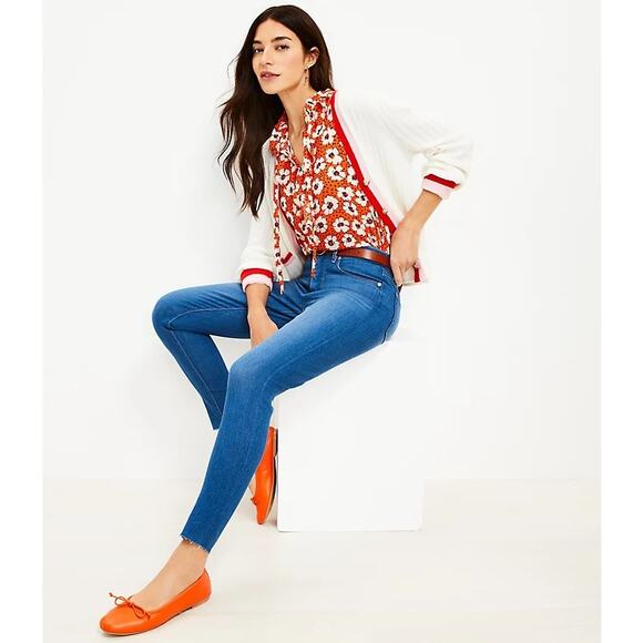 LOFT Skinny Jeans in Bright Mid Vintage Wash Mid Rise Chewed‎ Hem Blue Size 0/25 - Picture 1 of 16